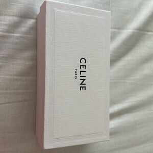 Sunglasses box with the cloth